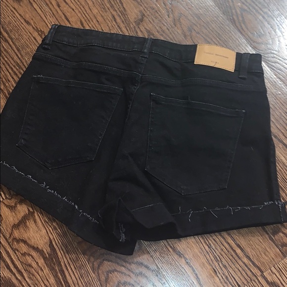 ZARA Black basic jean shorts size8, perfect fit! - Picture 3 of 4